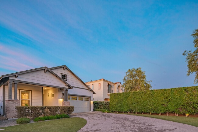 Foto del edificio - 3850 E Crittenden Ln