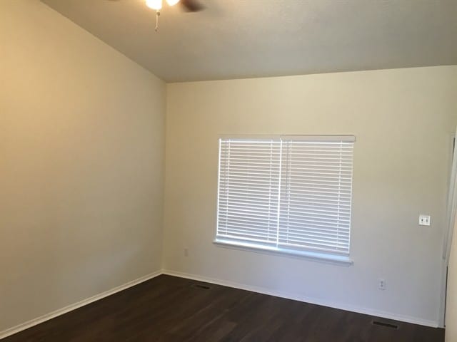 Foto del edificio - 16741 Naito Avenue