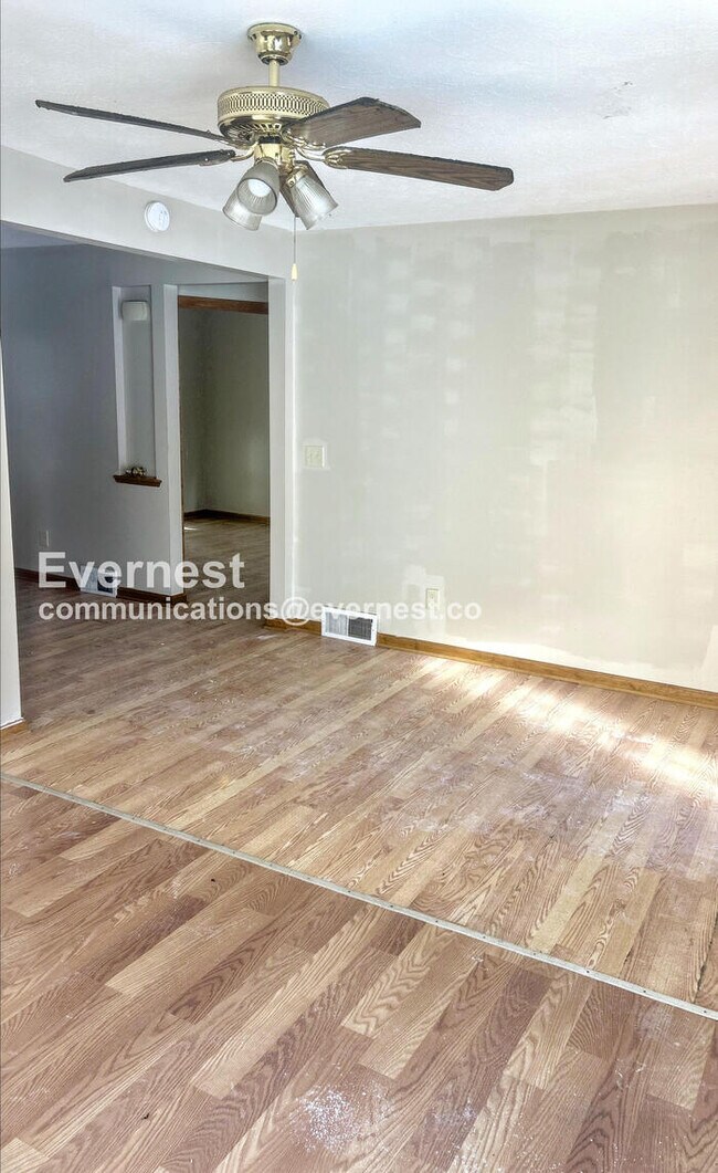 Foto del edificio - SPECIAL OFFER!! 3 Bed/2 Bath Home with Detached Garage / Pet-Friendly / Vouchers Accepted / Avail...