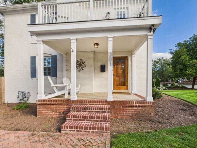 Foto del edificio - 301 Seneca Rd