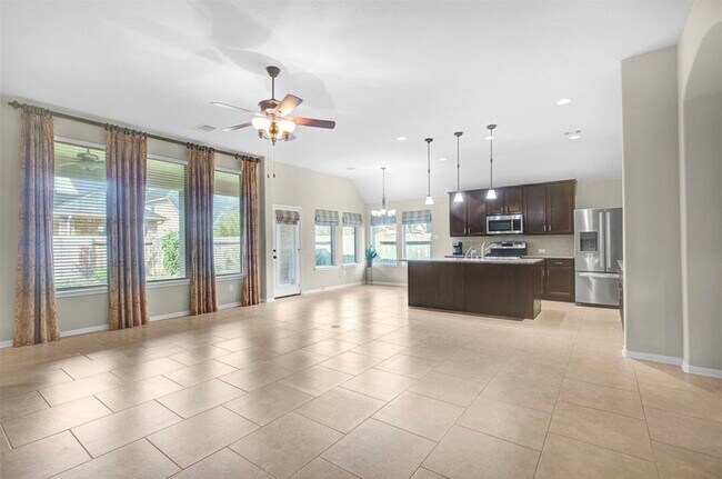 Foto del edificio - 2513 Golfcrest Dr