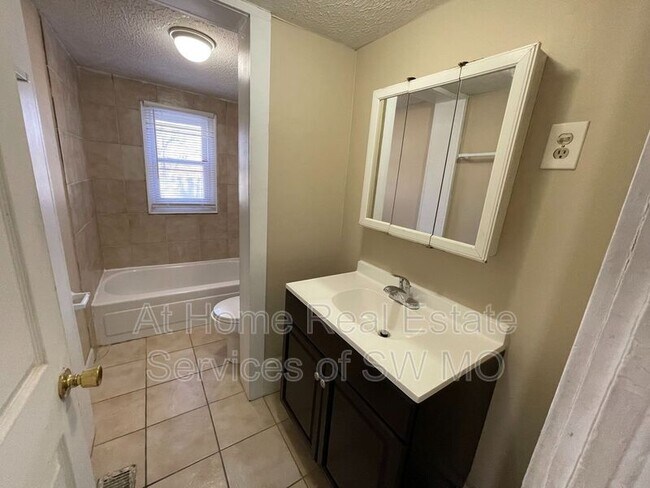 Foto del edificio - 515 E Chase St