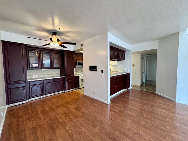 Área de comedor - 25912 Hayward Blvd