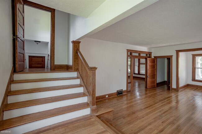 Foto del edificio - 3 br, 1 bath House - 418 King St