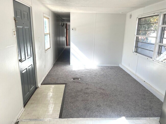 Foto del edificio - Two Bedroom Mobile Home