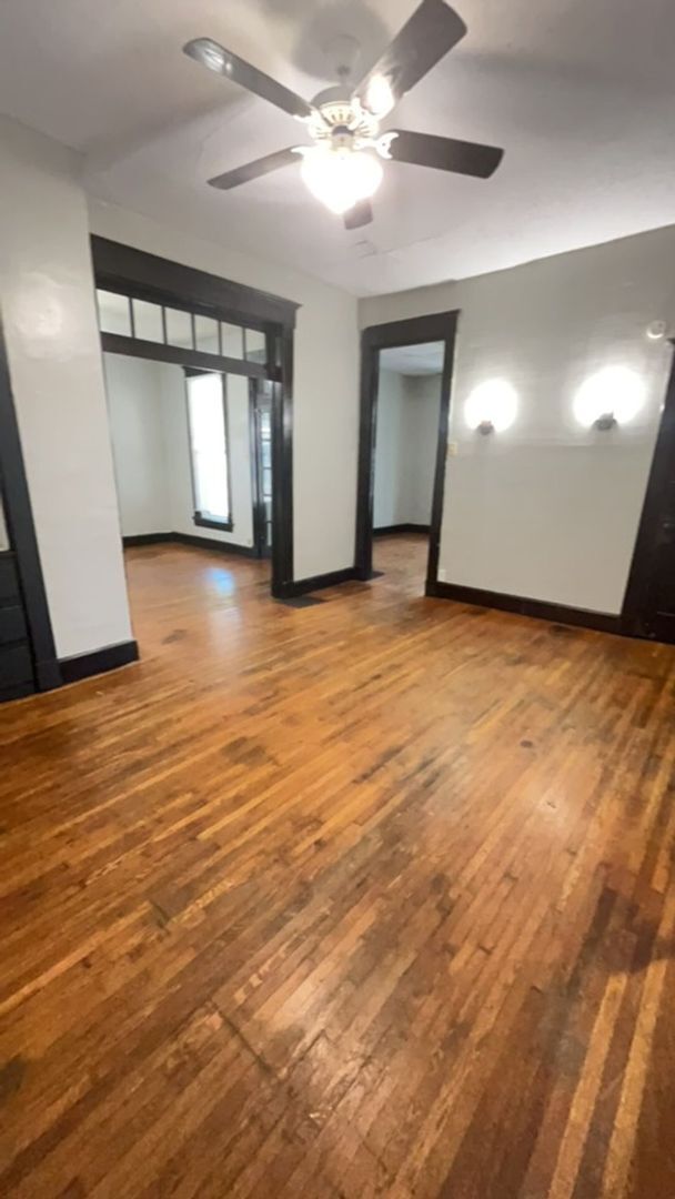 Building Photo - Giant Jackson Row House Available