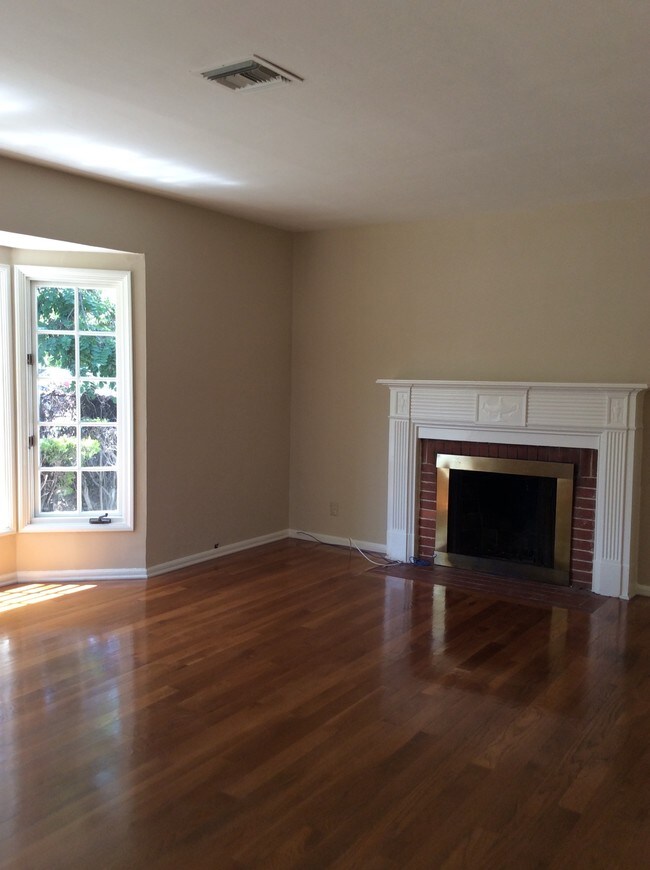 Foto del edificio - 14823 Addison St