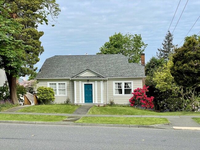 street view - 631 N Garden St