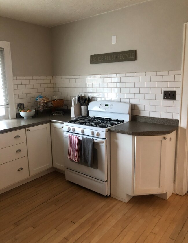 Kitchen - 3360 S Kinnickinnic Ave