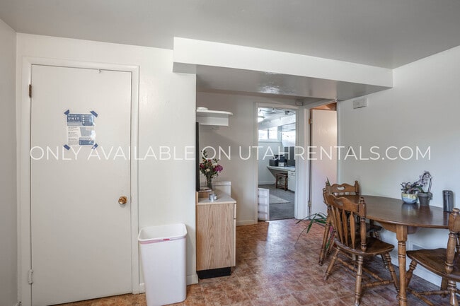 Building Photo - 547 E 400 N