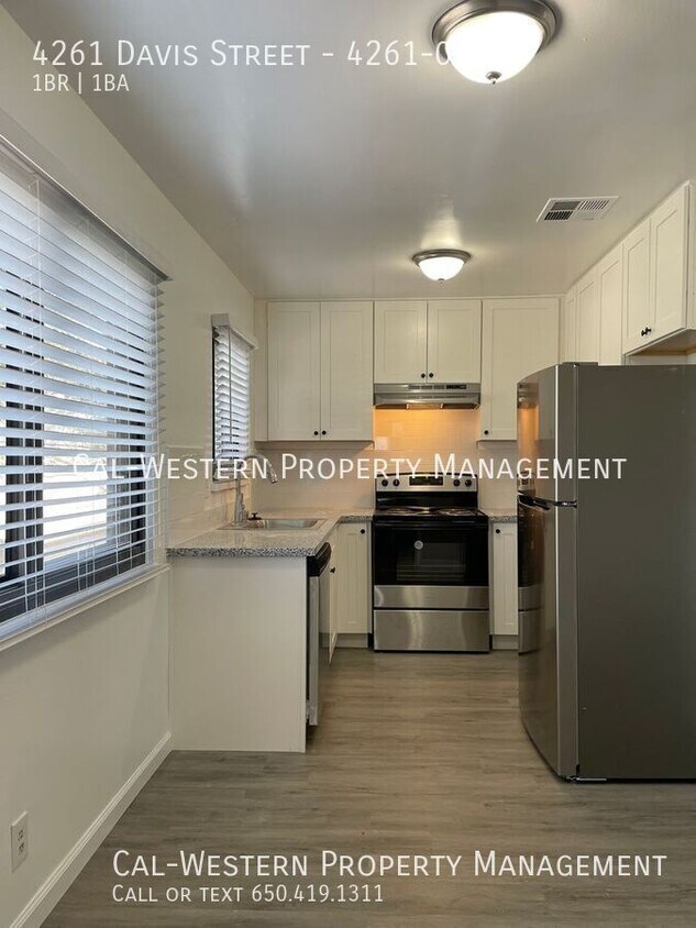 Foto principal - 4261 Davis St