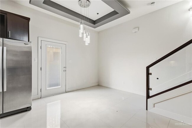 Building Photo - 16 L S Rd