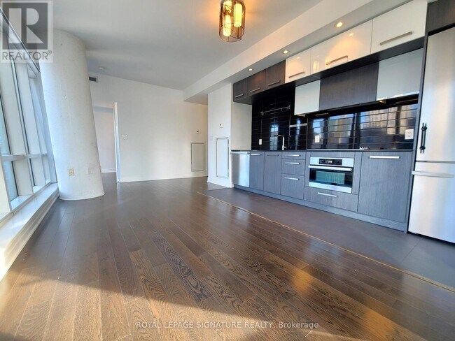 Building Photo - 8 The Esplanade