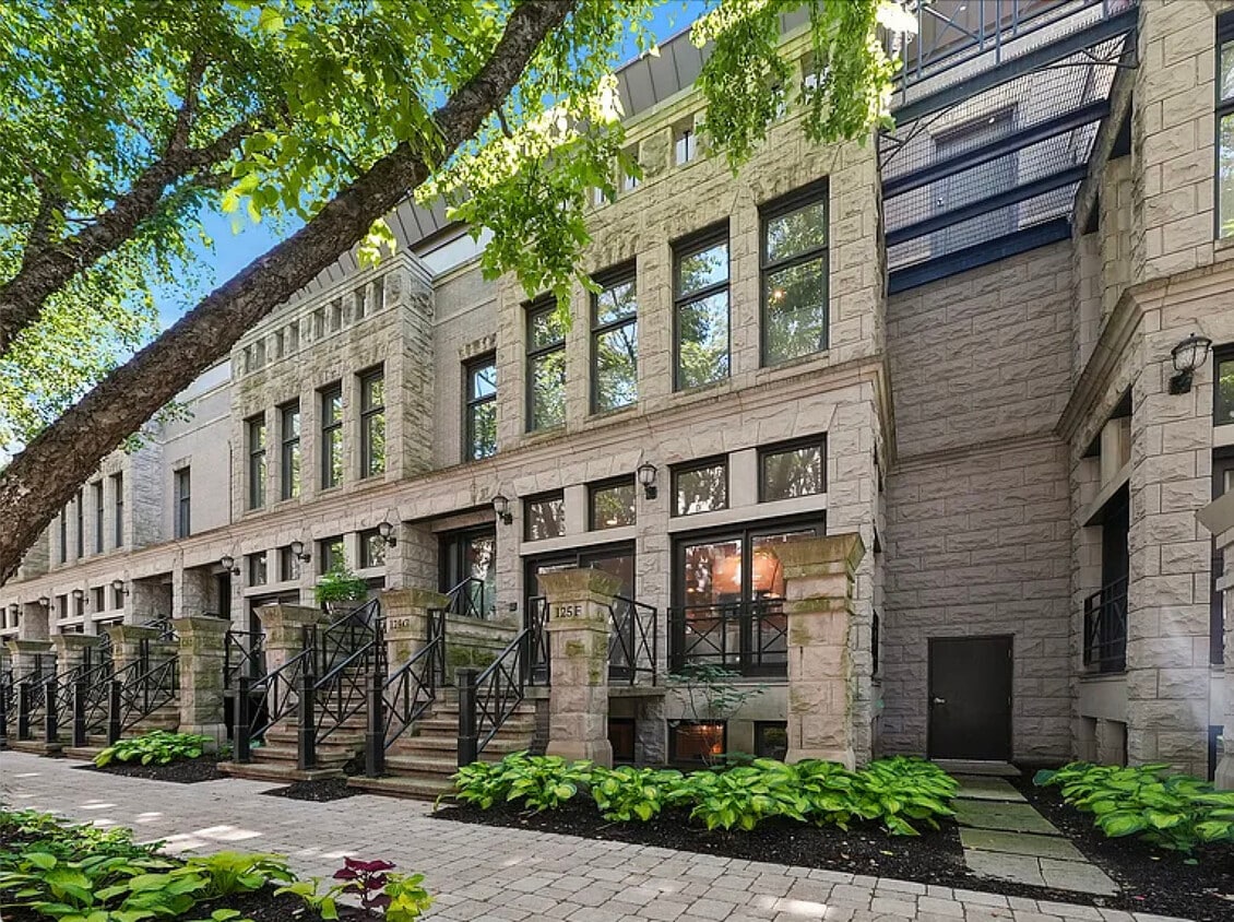 Primary Photo - 125 W Oak St