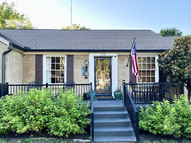 Building Photo - Updated and airy Brookside Home with a pool!