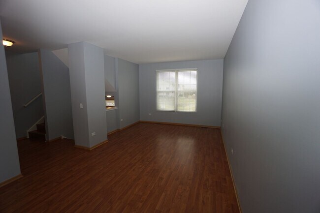 Building Photo - Spacious 2 story townhome, 3-bedroom plus ...