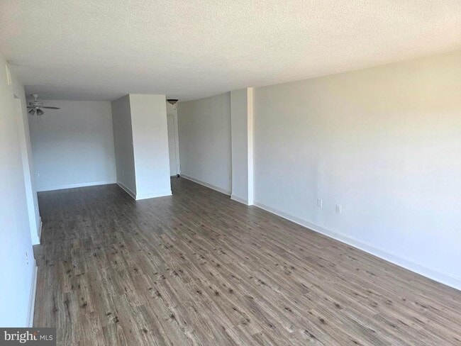 Building Photo - 1300 Army Navy Dr