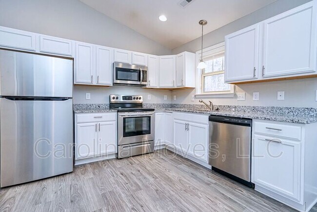 Foto del edificio - 352 Greymark Ln