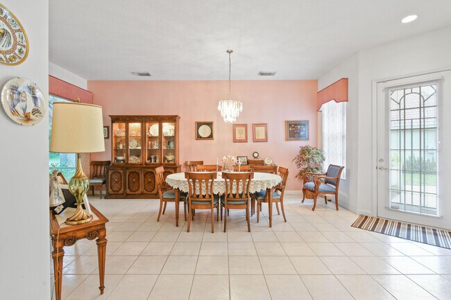 Foto del edificio - 715 SW St Vincent Cove
