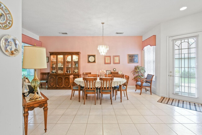 Foto del edificio - 715 SW St Vincent Cove