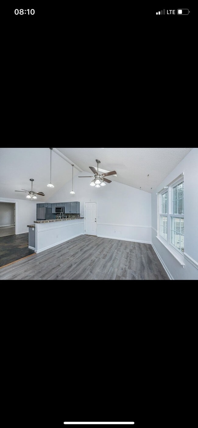 Foto del edificio - 2135 Pinehurst Ave