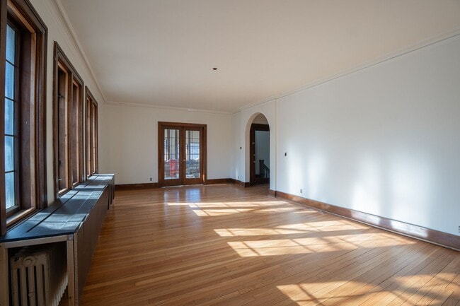 Building Photo - 2222 E Park Pl