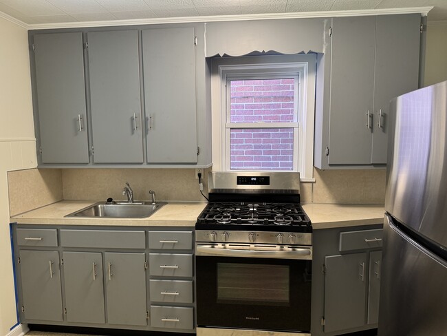 Kitchen - 825 Saint Joseph St