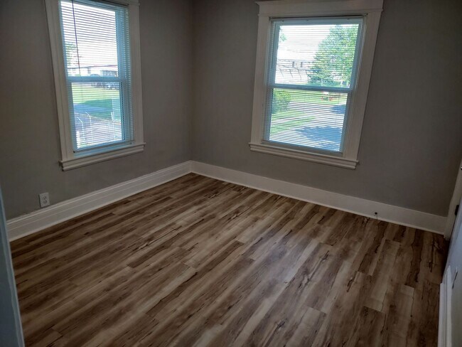 Building Photo - Spacious 2 Bed, 1 Bath Apartment for Rent