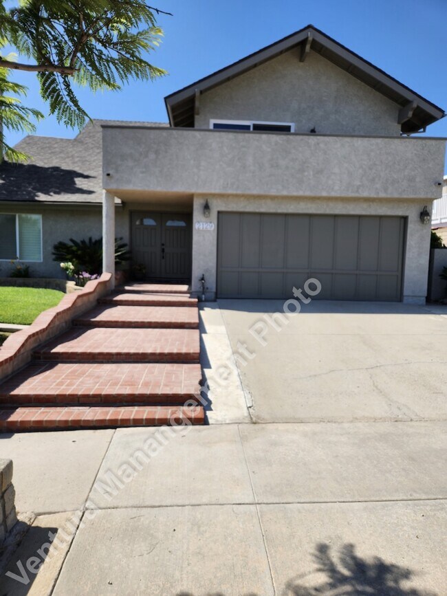 Building Photo - 2129 Latham St