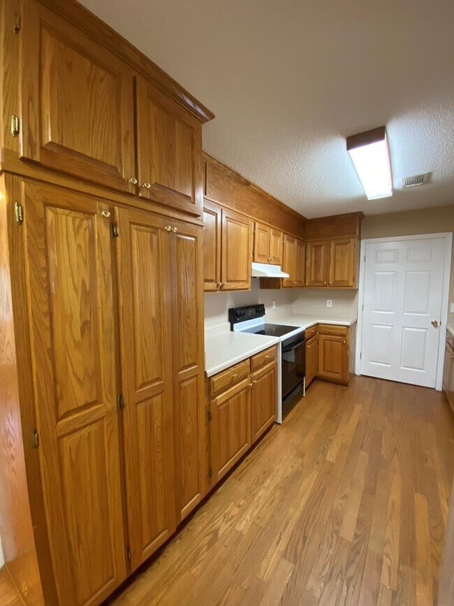 Foto del edificio - 6400 Bradley Park Dr