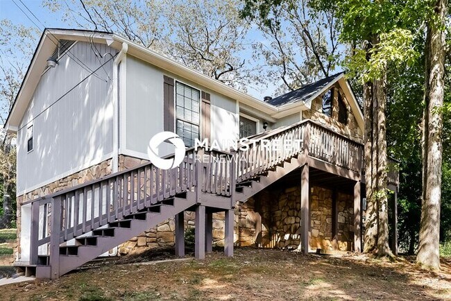 Foto del edificio - 3 Bedroom Pet-Friendly Home in HUEYTOWN, AL with Main Street Renewal