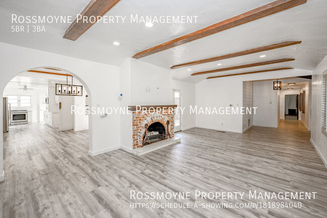 Building Photo - 5 Bedroom Spanish Style Main House plus de...