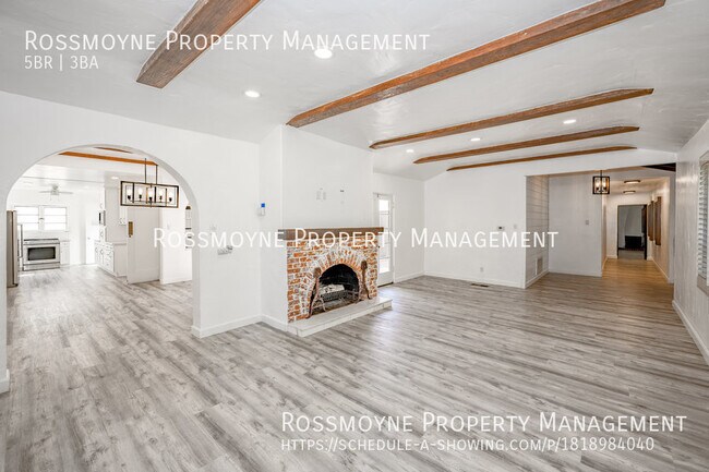 Foto del edificio - 5 Bedroom Spanish Style Main House plus de...