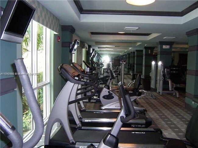 Foto del edificio - 2421 NE 65th St