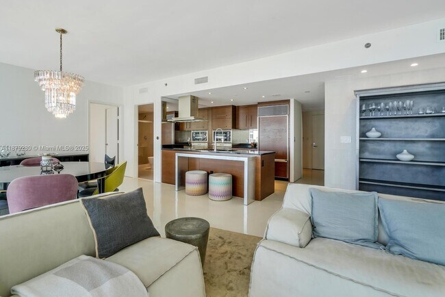 Building Photo - 495 Brickell Ave