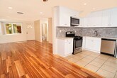 Foto principal - 17151 Roscoe Blvd