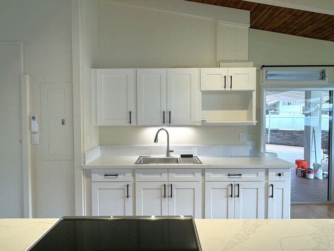 Building Photo - Peaceful Kaneohe -  RenovatedTwo bedroom, ...