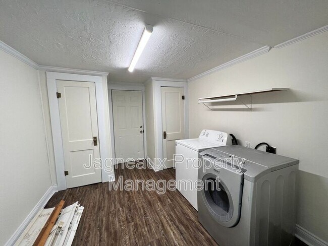 Foto del edificio - 315 E Thomas St