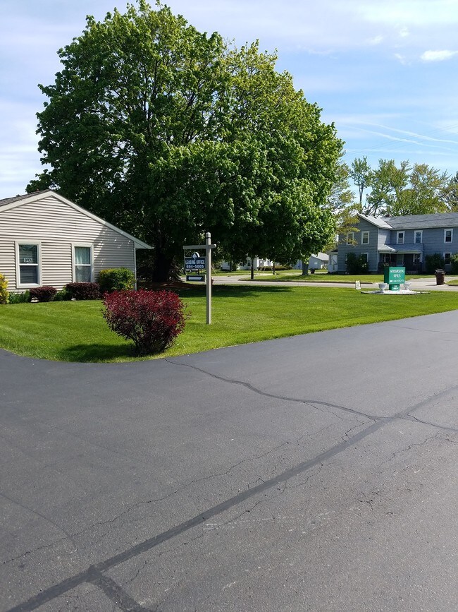 Whispering Pine Apartments Holt, MI