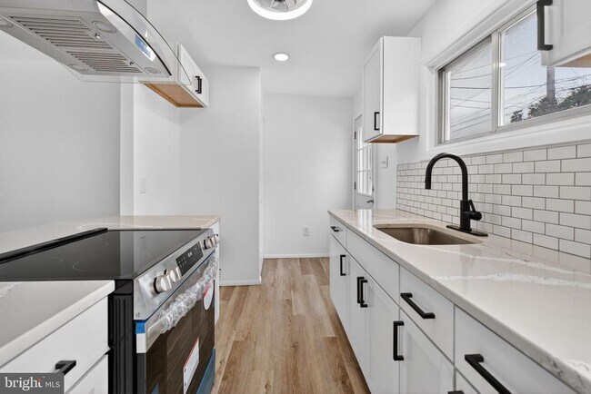 Foto del edificio - 1569 Fleming St
