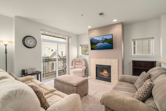 Foto del edificio - Prime Tanabourne Townhome! Open Floor Plan...