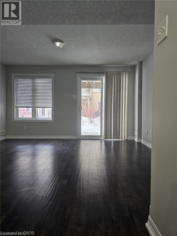 Photo du bâtiment - 10 Foxglove Crescent