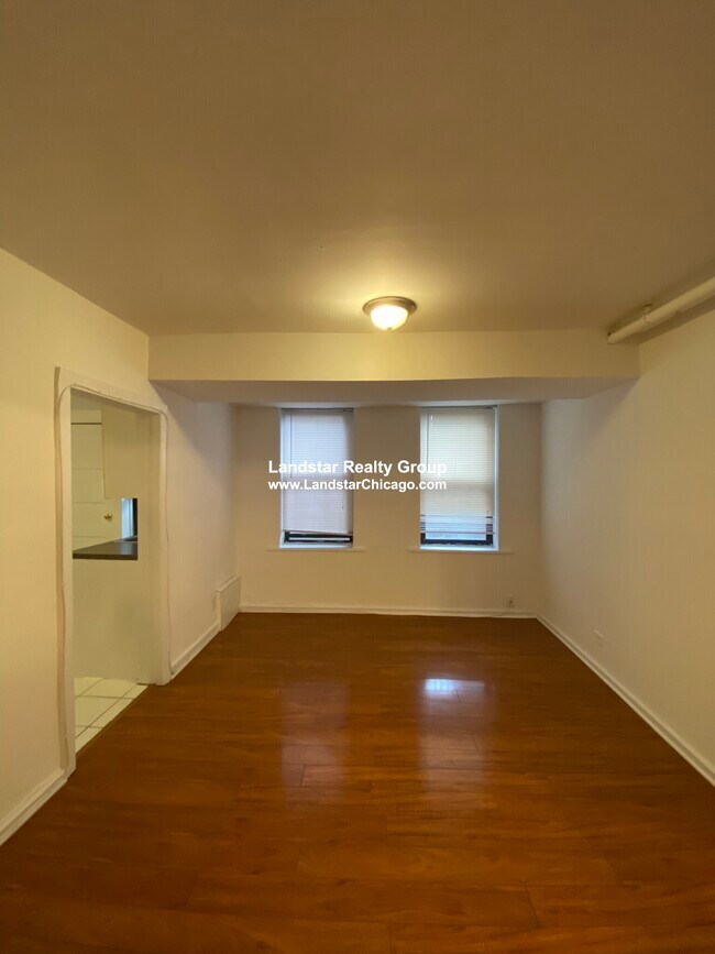 Foto del edificio - 4617 N Albany Ave