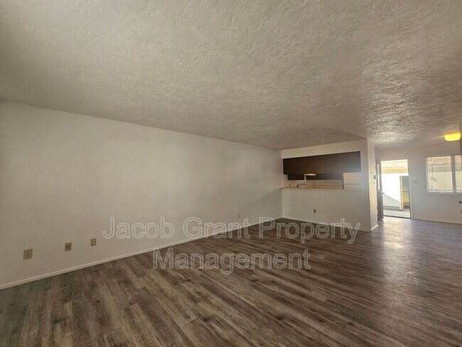Foto del edificio - 731 N Fanning Ave