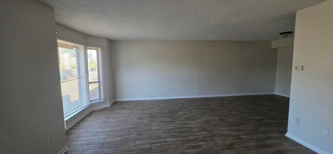 Foto del edificio - 5265 Chatfield Dr