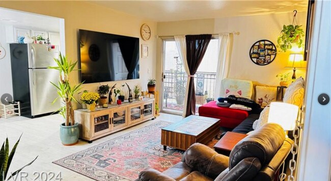 Building Photo - 5098 River Glen #203 Fully Furnished