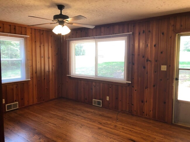 Building Photo - For Rent In Davie Co!
