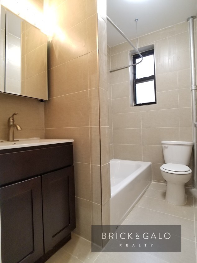 Primary Photo - 446 St Johns Pl