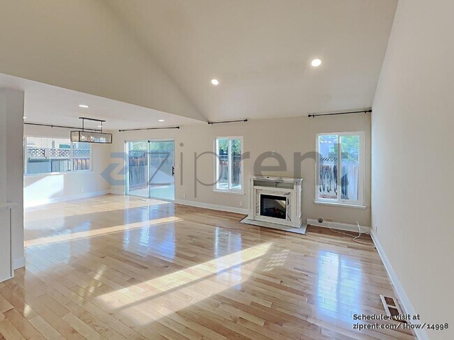 Building Photo - 1089 Longshore Dr