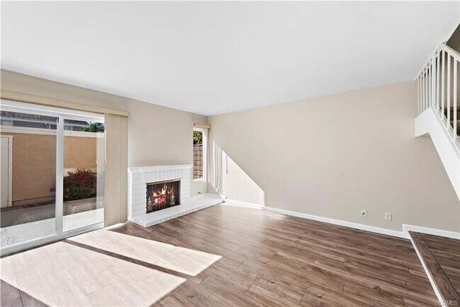 Building Photo - Yorba Linda Townhome